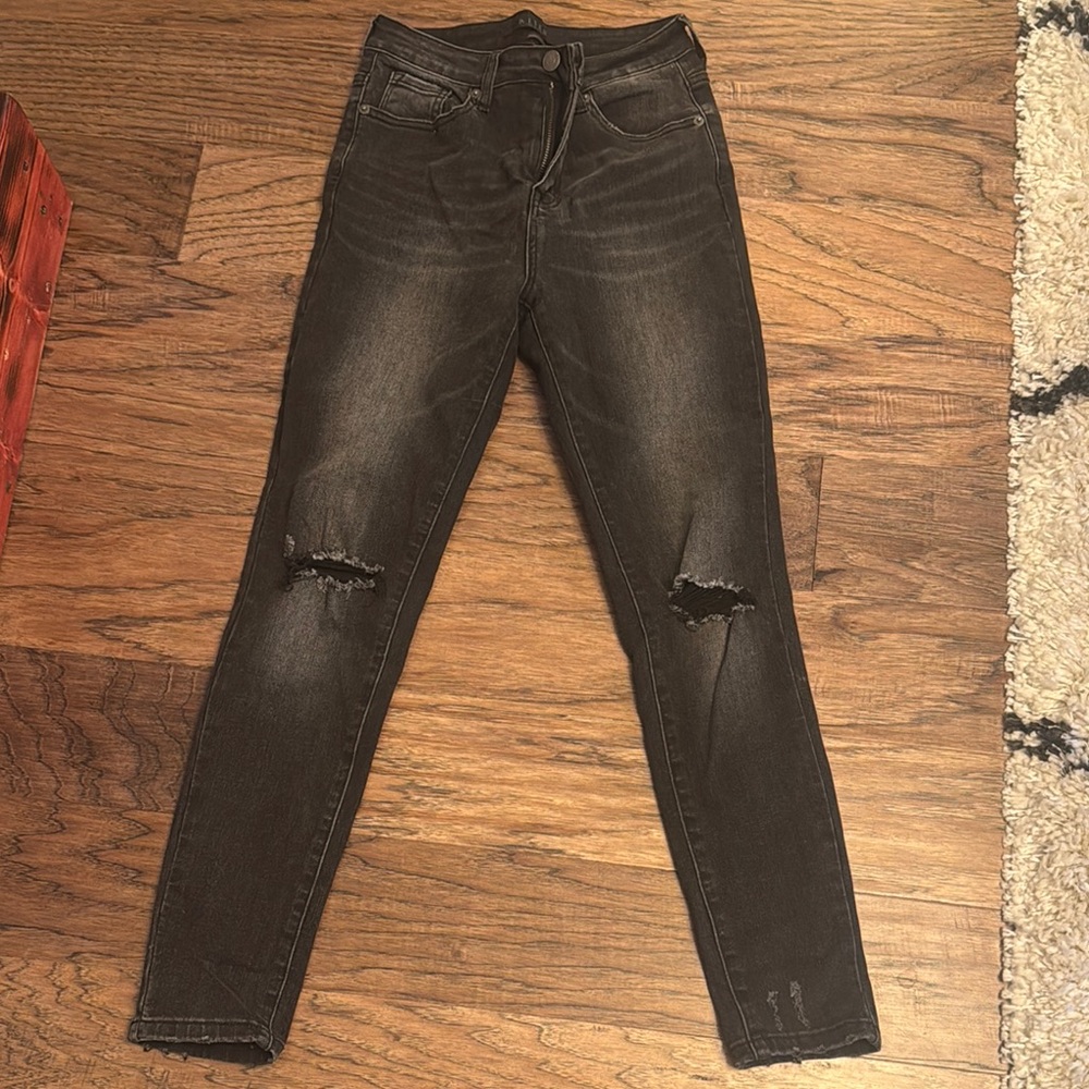 Black Skinny Jeans with Knee Rips and High Waist